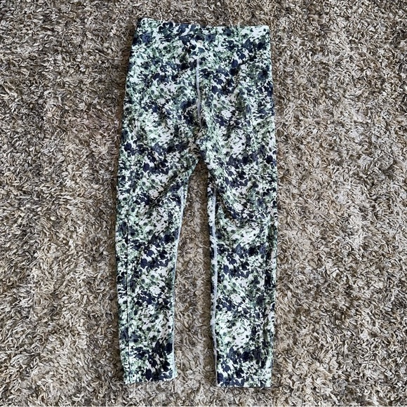 The Balance Collection Women’s sz Small Green/Blue/White Activewear Capris 21" - Picture 6 of 7